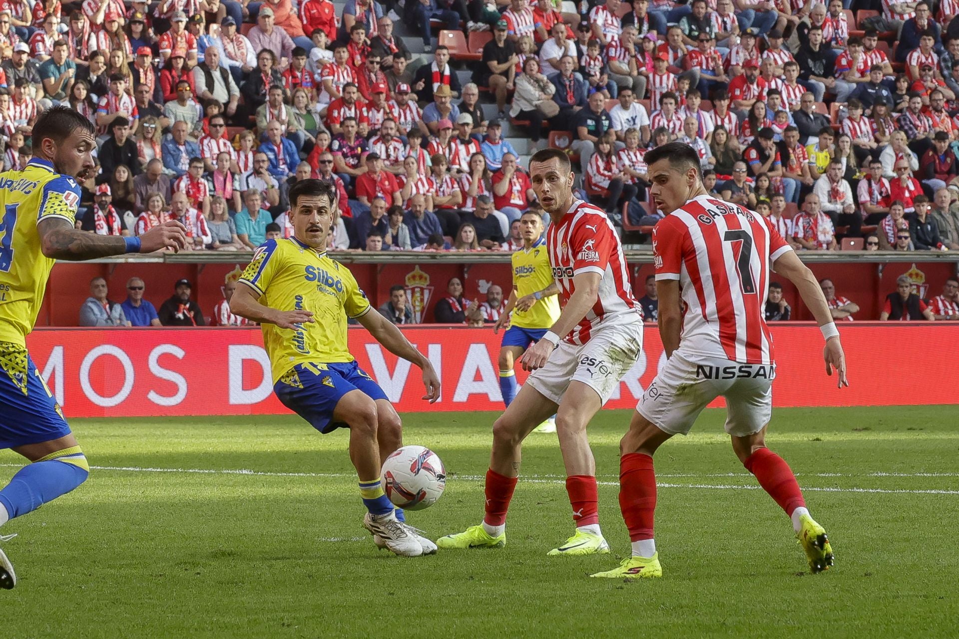 Fotos: Las mejores jugadas del Sporting de Gijón-Cádiz en El Molinón ...
